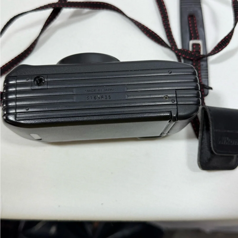 Nikon Zoom Touch 470 QD with case
